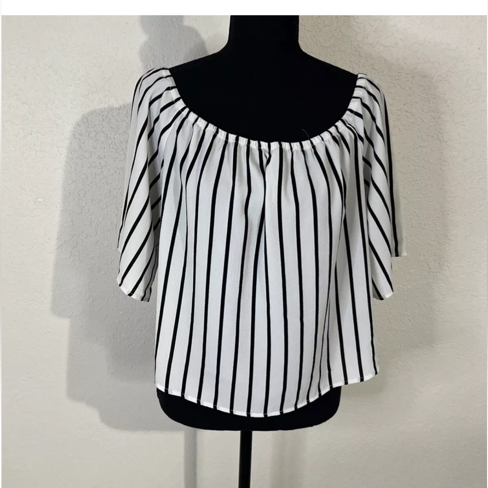 U 2 B Women’s Striped Off the Shoulder Black White blouse Top Size S